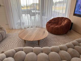 .minimalistický konferečný stôl z dubového masívu sme s radosťou odovzdali spokojnej zákazníčke ✔️🤎 . materiál: DUB 💪🏻...